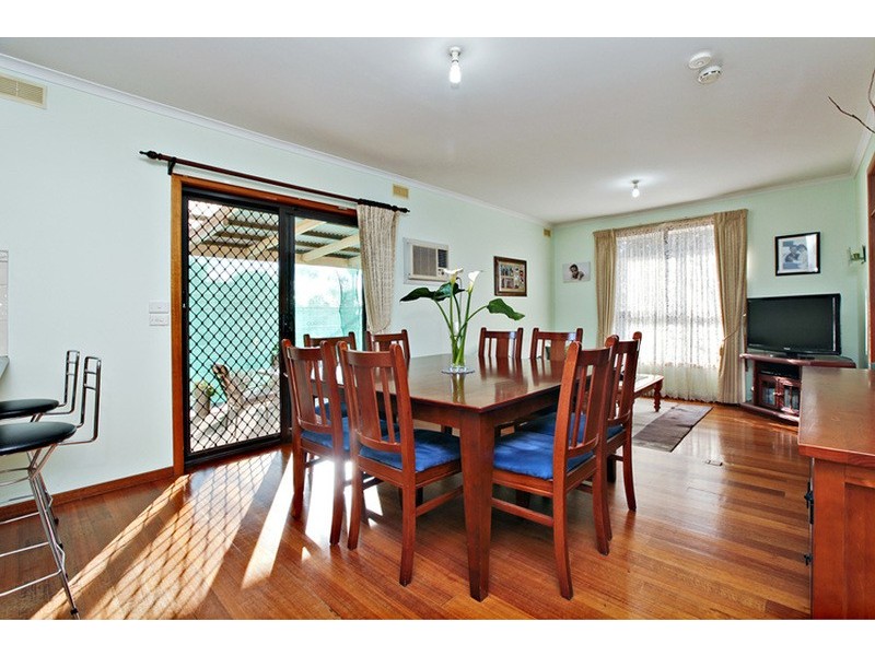 2 Cameron Avenue, Altona Meadows VIC 3028