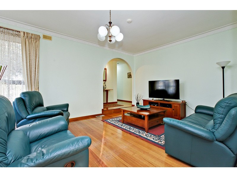 2 Cameron Avenue, Altona Meadows VIC 3028