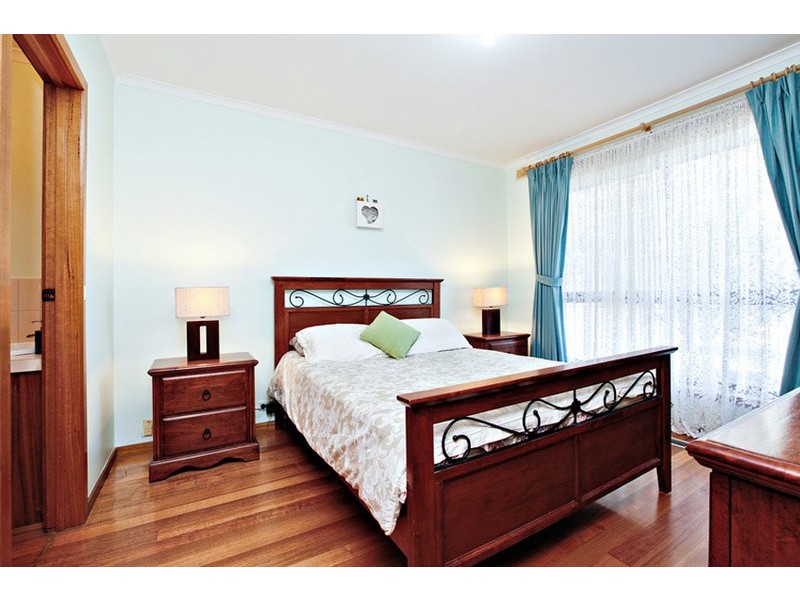 2 Cameron Avenue, Altona Meadows VIC 3028