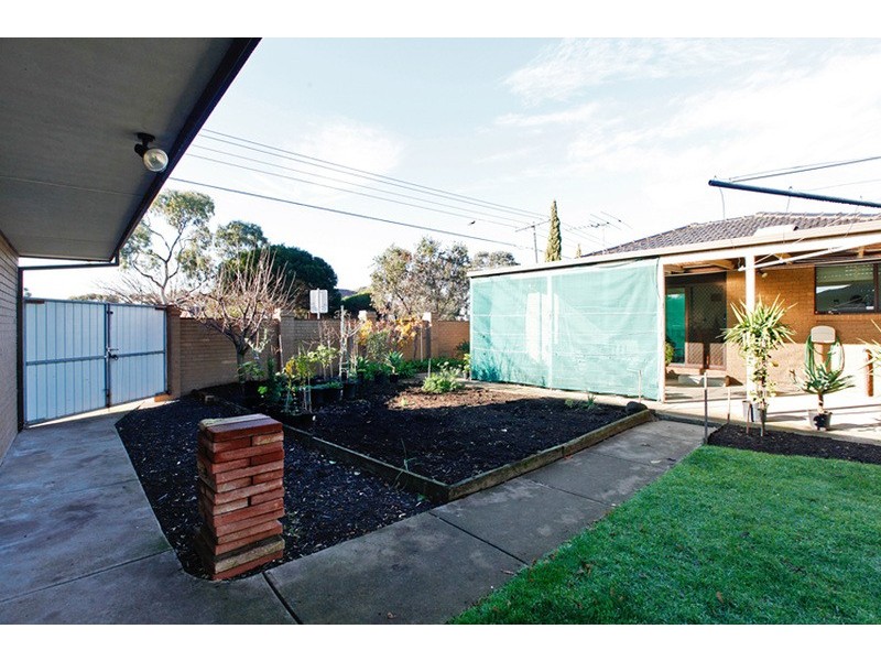 2 Cameron Avenue, Altona Meadows VIC 3028