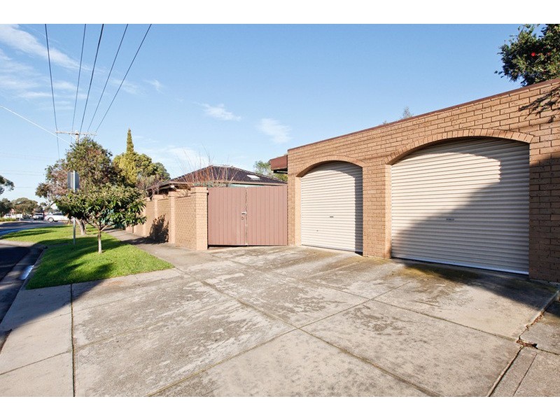 2 Cameron Avenue, Altona Meadows VIC 3028