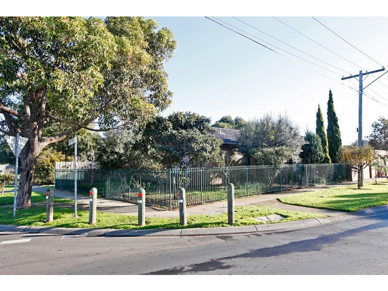 2 Cameron Avenue, Altona Meadows VIC 3028