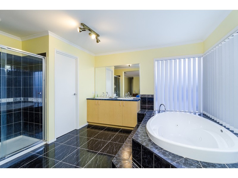 13 Maclarens Close, Wyndham Vale VIC 3024