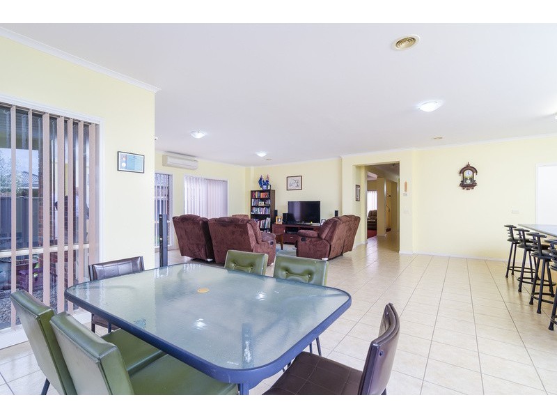 13 Maclarens Close, Wyndham Vale VIC 3024