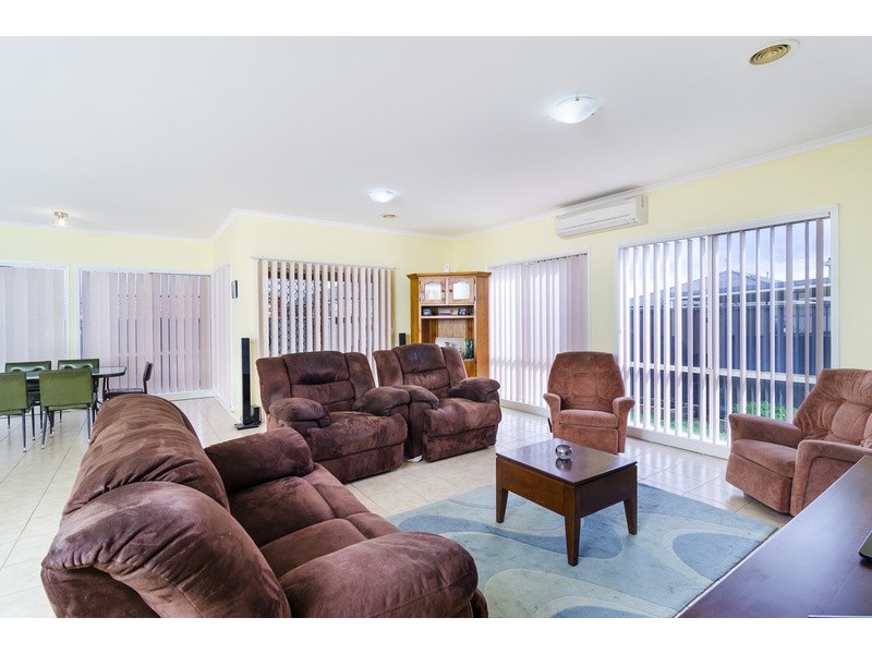 13 Maclarens Close, Wyndham Vale VIC 3024