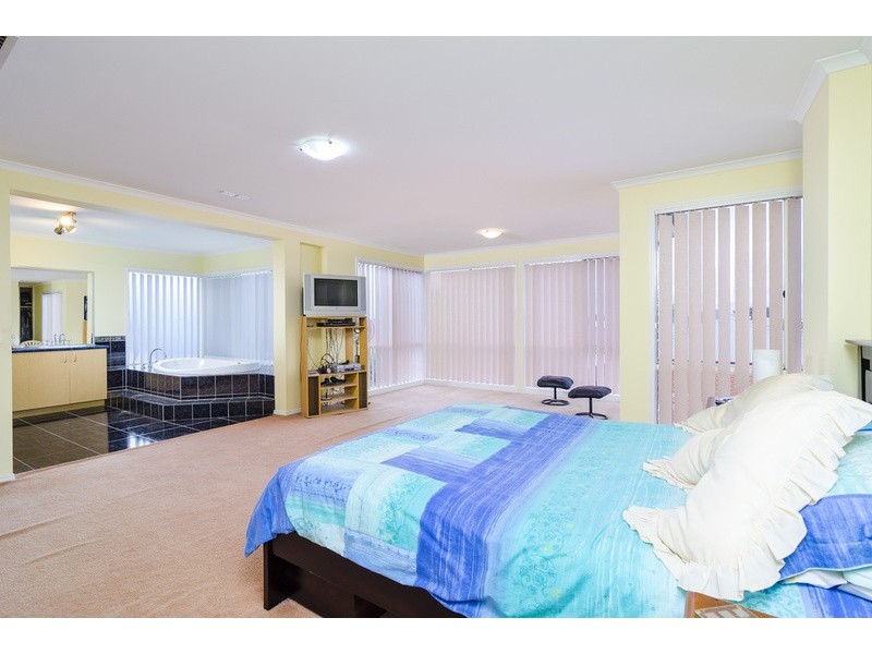 13 Maclarens Close, Wyndham Vale VIC 3024