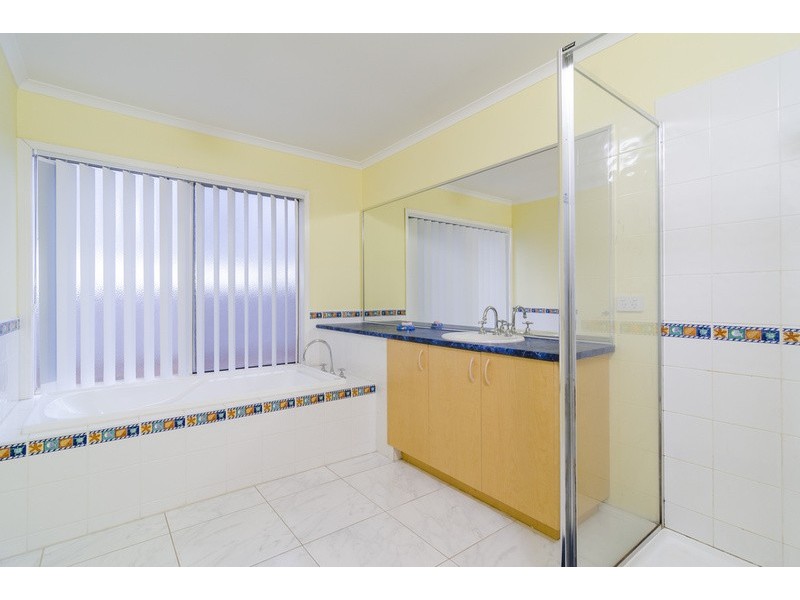 13 Maclarens Close, Wyndham Vale VIC 3024