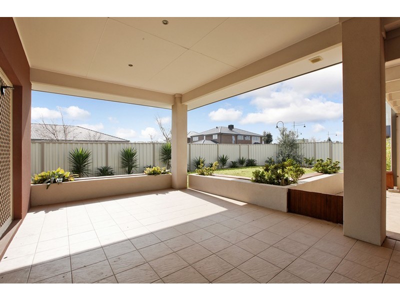 20 Eagles Nest Way, Point Cook VIC 3030