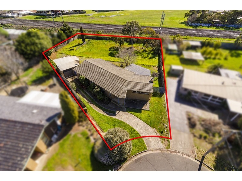 8 Frederick Court, Werribee VIC 3030