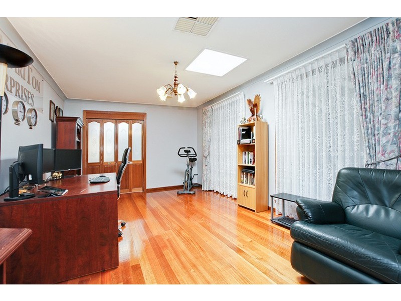 42 Knightsbridge Avenue, Altona Meadows VIC 3028