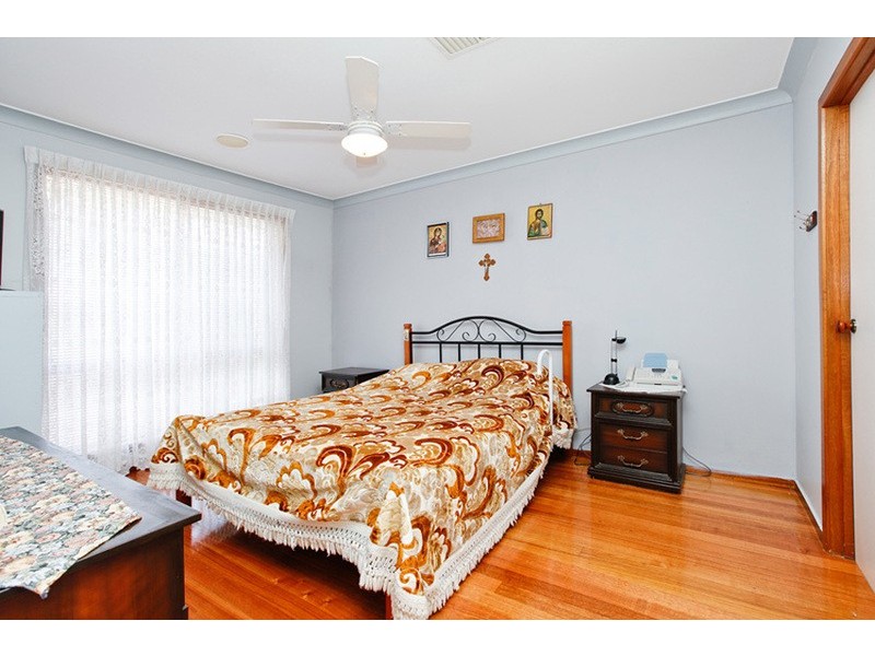 42 Knightsbridge Avenue, Altona Meadows VIC 3028