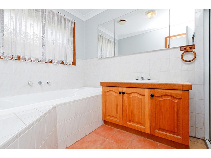 42 Knightsbridge Avenue, Altona Meadows VIC 3028