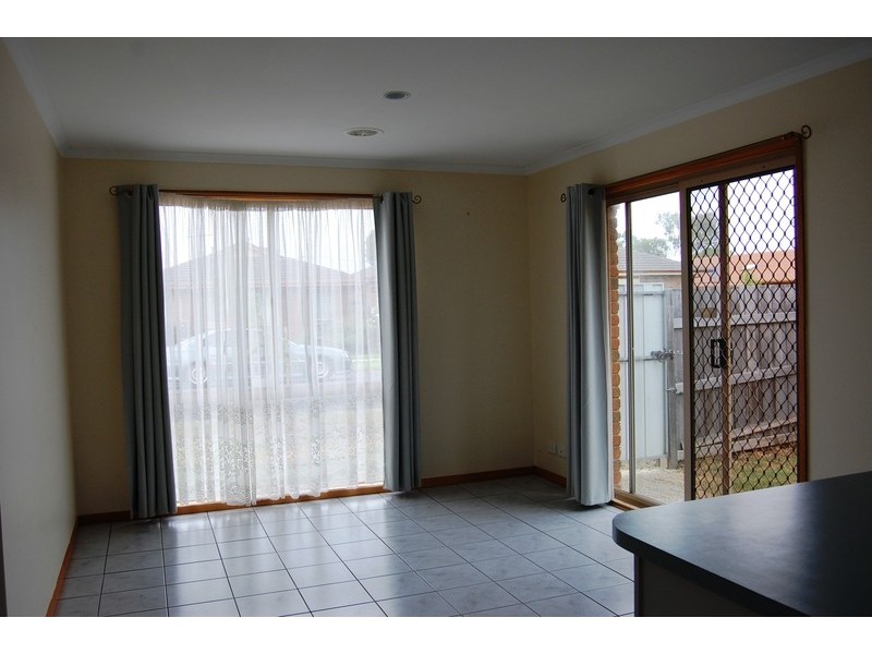2/73 Greaves Street, Werribee VIC 3030