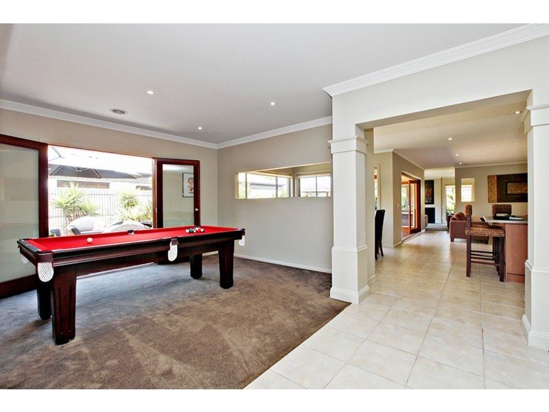 8 CJ Dennis Place, Point Cook VIC 3030