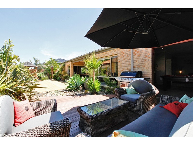 8 CJ Dennis Place, Point Cook VIC 3030