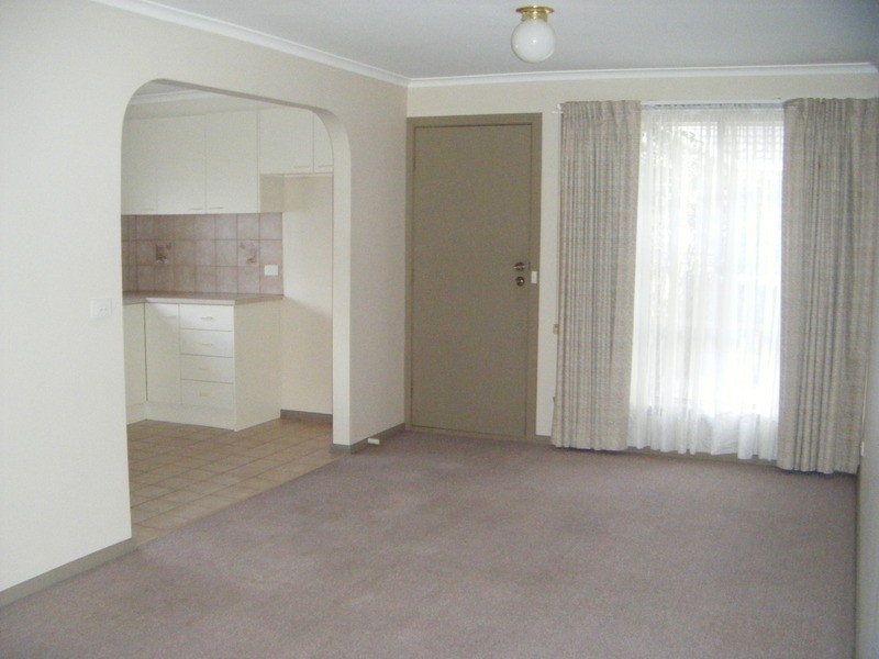 2/18 Cameron Drive, Hoppers Crossing VIC 3029