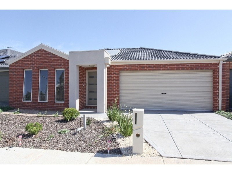 32 Pasadena Circuit, Point Cook VIC 3030