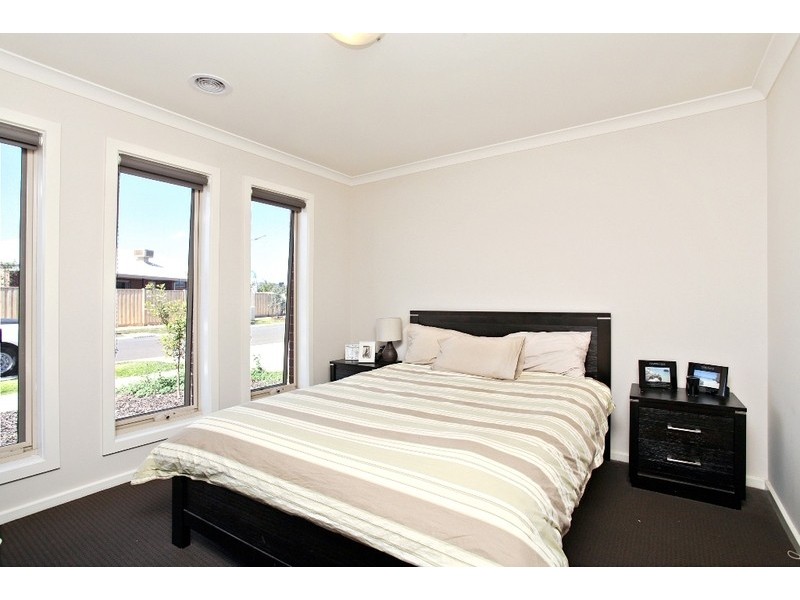 32 Pasadena Circuit, Point Cook VIC 3030