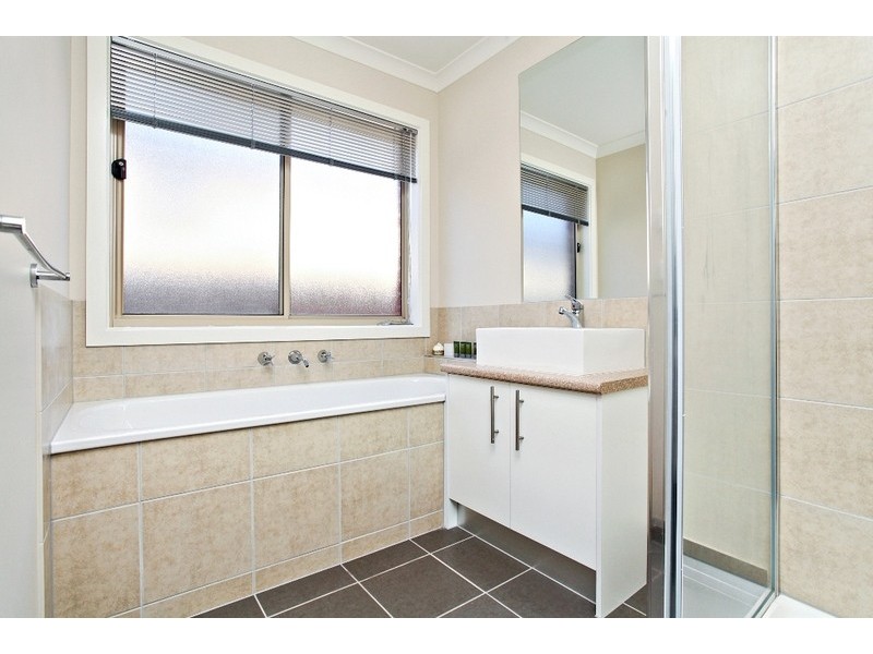 32 Pasadena Circuit, Point Cook VIC 3030