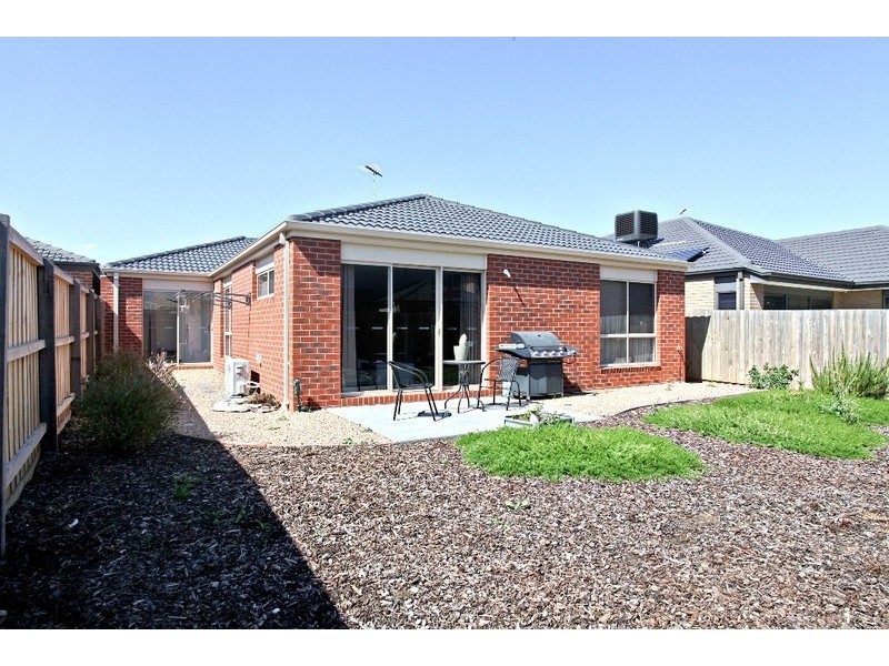 32 Pasadena Circuit, Point Cook VIC 3030
