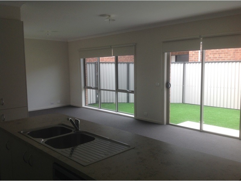 2/81 Powell Drive, Hoppers Crossing VIC 3029