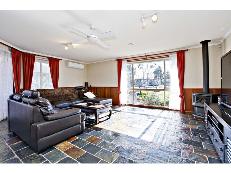 37 De Lisle Avenue, Sunbury VIC 3429