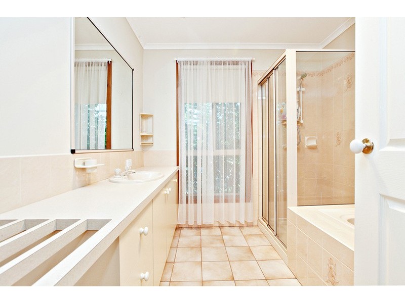 37 De Lisle Avenue, Sunbury VIC 3429