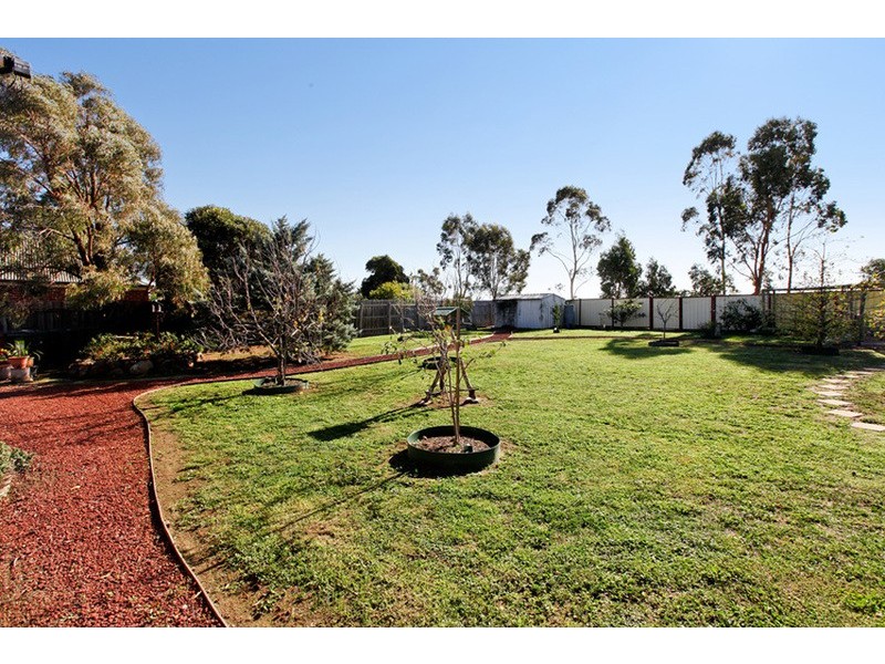 37 De Lisle Avenue, Sunbury VIC 3429