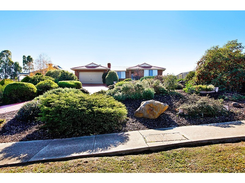 37 De Lisle Avenue, Sunbury VIC 3429