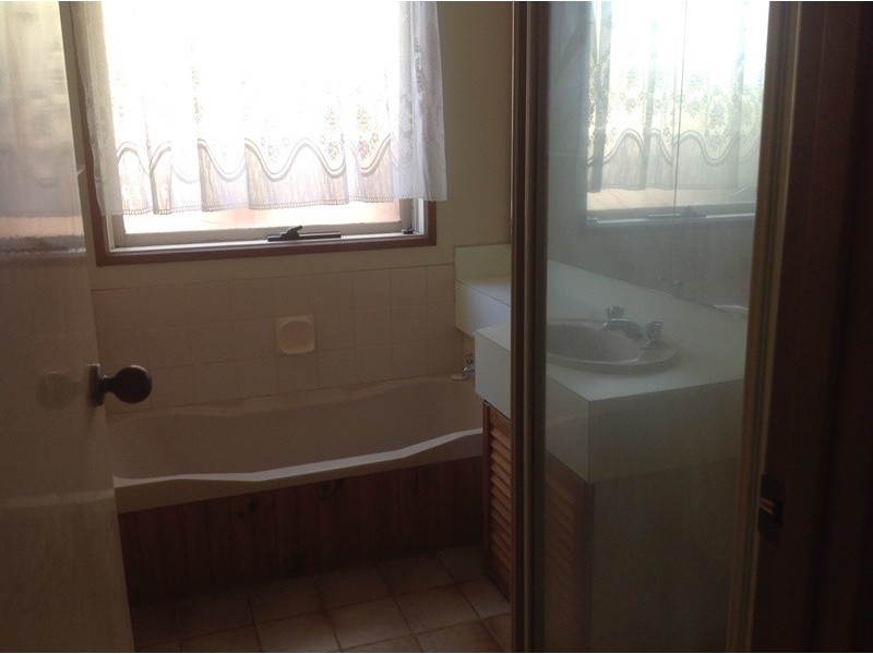 1/2 Fowler Street, Hoppers Crossing VIC 3029