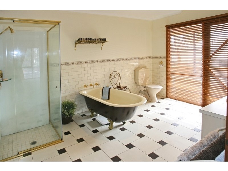 1 Shanahans Road, Mount Cottrell VIC 3024