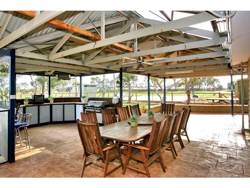 1 Shanahans Road, Mount Cottrell VIC 3024