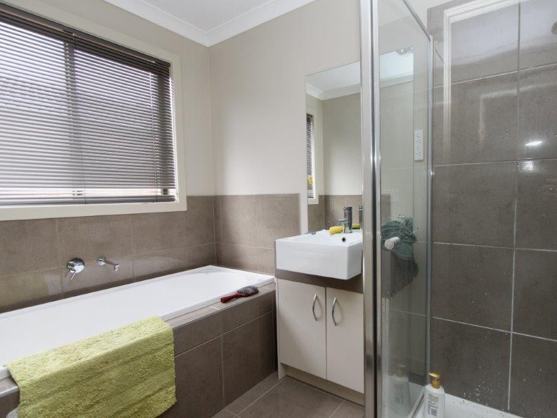 37 Lady Penryhn Drive, Wyndham Vale VIC 3024