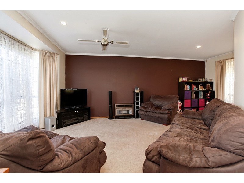 11 Gentzen Drive, Wyndham Vale VIC 3024