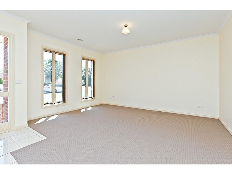 2/23 Treeside Drive, Tarneit VIC 3029