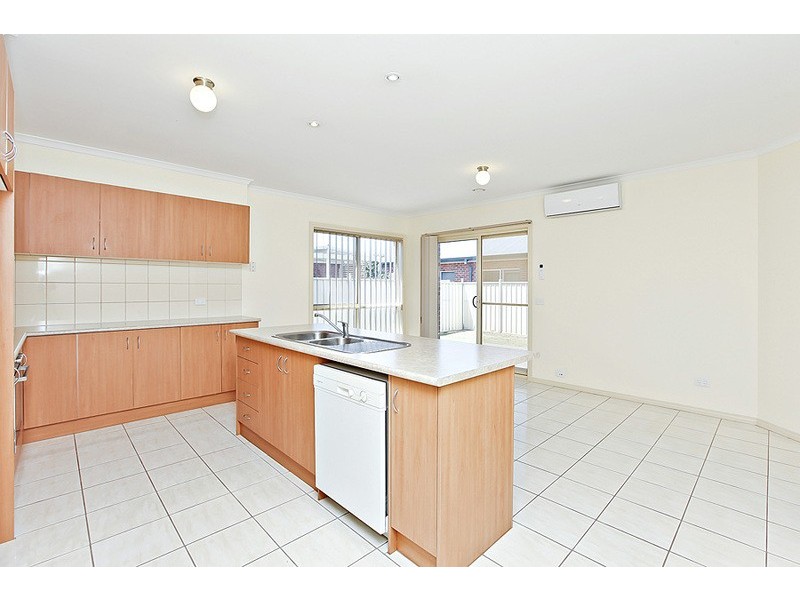 2/23 Treeside Drive, Tarneit VIC 3029