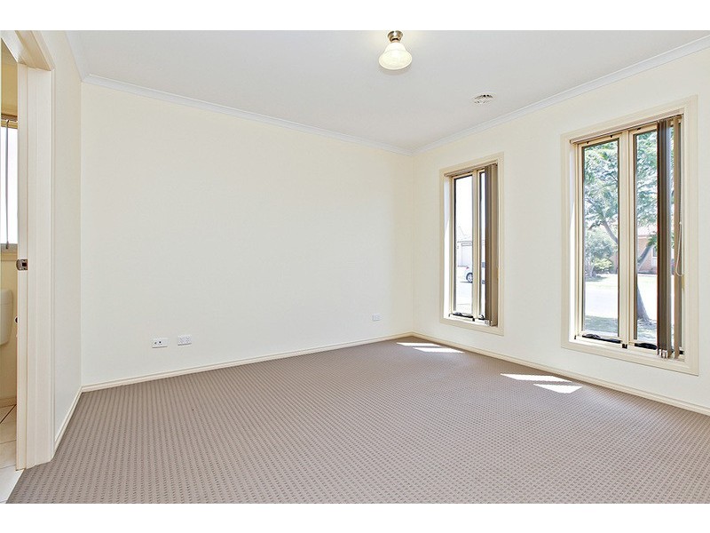 2/23 Treeside Drive, Tarneit VIC 3029