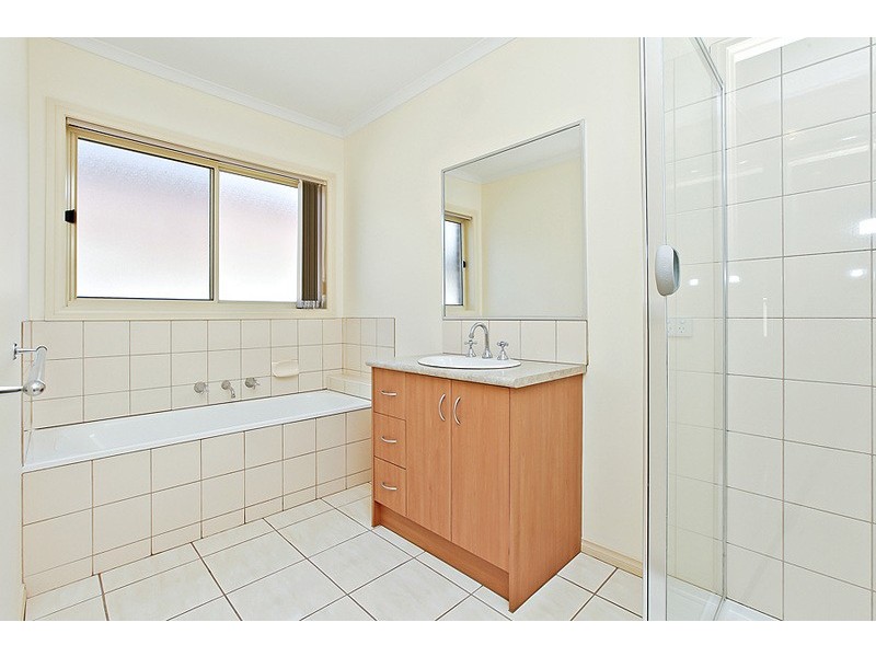 2/23 Treeside Drive, Tarneit VIC 3029