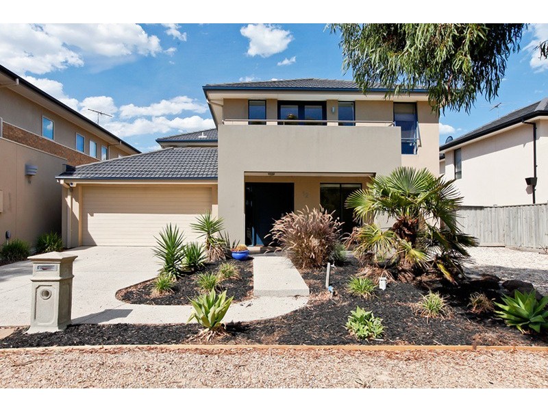 12 Lincoln Park Close, Sanctuary Lakes VIC 3030