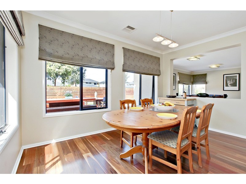 12 Lincoln Park Close, Sanctuary Lakes VIC 3030