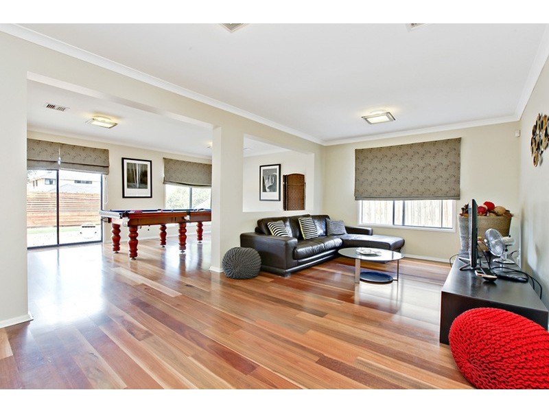 12 Lincoln Park Close, Sanctuary Lakes VIC 3030