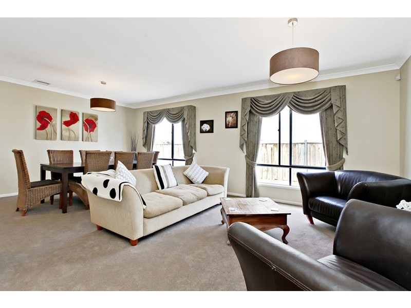 12 Lincoln Park Close, Sanctuary Lakes VIC 3030