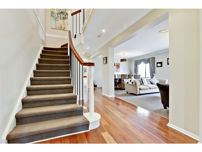 12 Lincoln Park Close, Sanctuary Lakes VIC 3030