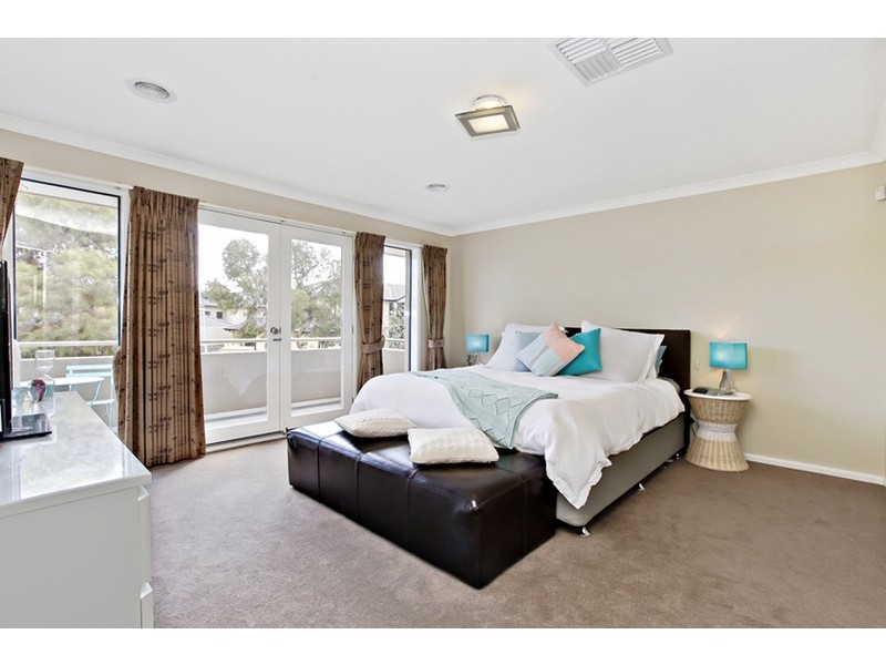 12 Lincoln Park Close, Sanctuary Lakes VIC 3030