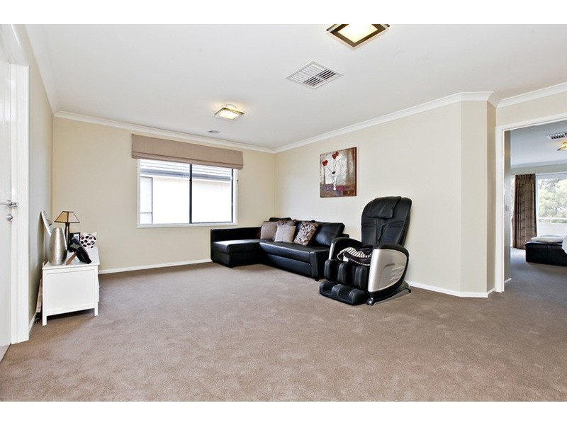 12 Lincoln Park Close, Sanctuary Lakes VIC 3030