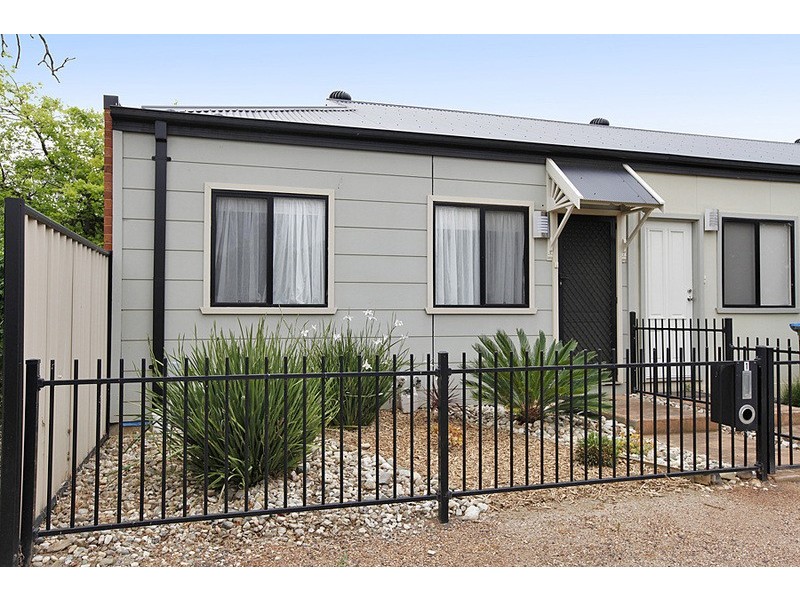 1/2-6 Kelly Street, Werribee VIC 3030