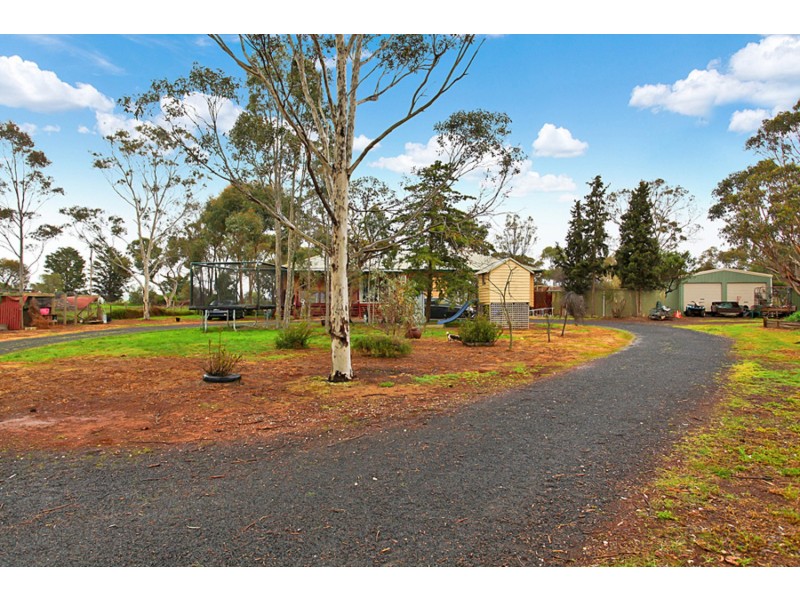 13 School Road, Balliang East VIC 3340