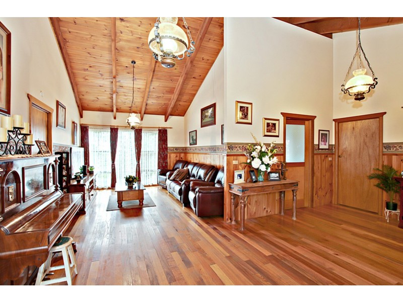 13 School Road, Balliang East VIC 3340