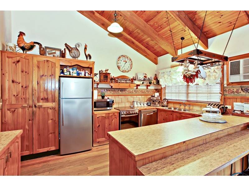 13 School Road, Balliang East VIC 3340