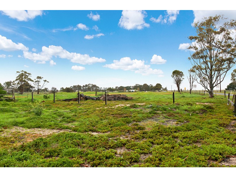 13 School Road, Balliang East VIC 3340